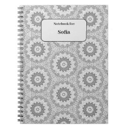 Zwart-wit cirkelvormig patroon met naamplaatje notitieboek