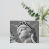Zwart-wit close-up beeld van vrijheid briefkaart (Staand voorkant)