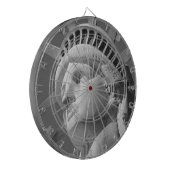 Zwart-wit close-up beeld van vrijheid dartbord (Voorkant Links)