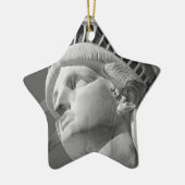 Zwart-wit close-up beeld van vrijheid keramisch ornament (Links)