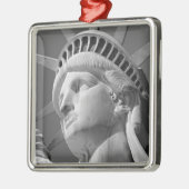 Zwart-wit close-up beeld van vrijheid metalen ornament (Links)