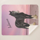 Zwart-wit Clydesdale op strand bij zonsondergang Sherpa Deken (Voorkant (horizontaal))