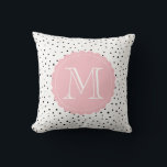 Zwart-wit Confetti Stippen Blush Pink Monogram Kussen<br><div class="desc">Stijlvol en modern monogram kussen met zwarte stippen patroon met blush roze scallop-edge label. Dit gepersonaliseerde minimalistische kussen zal perfect zijn als een geschenk.</div>