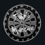 Zwart-wit dartboard met grappig citaat voor mannen dartbord<br><div class="desc">Zwart en wit dartboard met een grappig citaat voor mannen.   uitkijkbord met gepersonaliseerde humoristische tekst. zoals Johns Mancave Fun personaliseerbaar cadeauidee voor mannelijke mannen met humor. Grungy-stijlontwerp met grijze letters. Ideaal voor vader oom opa broer enz.</div>