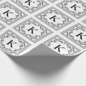 Zwart-wit Decoratief Monogram Stijlvol Lijst Cadeaupapier (Hoek)