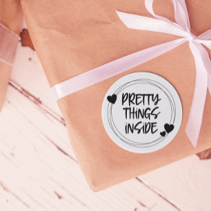 Zwart wit dingen binnenin labels