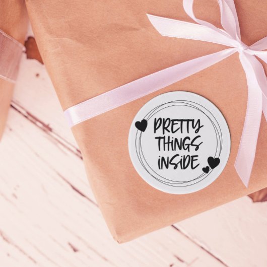 Zwart wit dingen binnenin labels