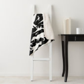 Zwart-wit dinosauruspatroon sherpa deken (In situ)