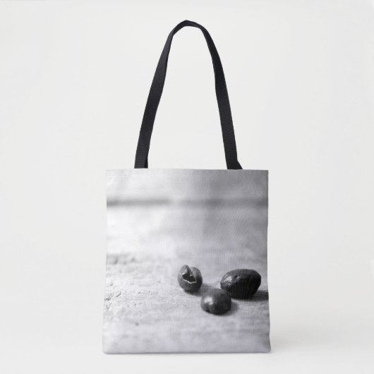 Zwart-wit drie koffiebonen op een krat tote bag (Voorkant)