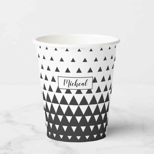 Zwart wit driehoekspatroon geometrische vormen papieren bekers (Voorkant)