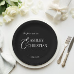 Zwart-wit elegant eenvoudig monogram gedrukt papieren bordje<br><div class="desc">Zwart-wit elegante eenvoudige minimalistische bruiloft monogram bedrukt papier borden sjabloon bruid en bruidegom namen bruiloft borden gepersonaliseerd servies decor</div>