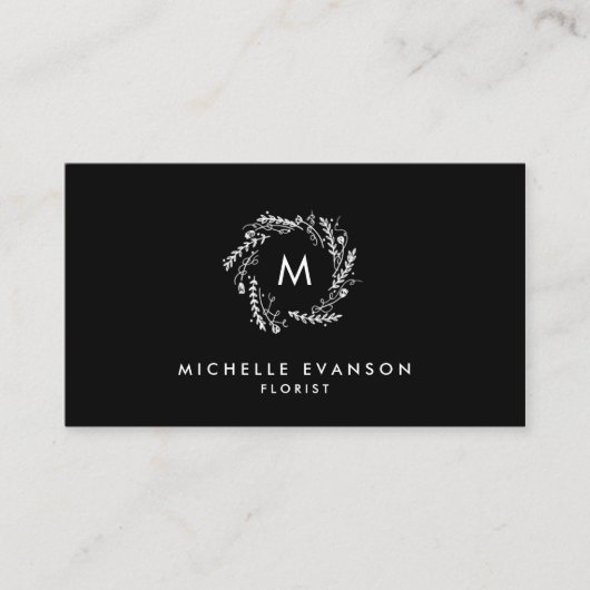 Zwart-wit Elegant Monogram Bloemkrans Visitekaartje (Voorkant)
