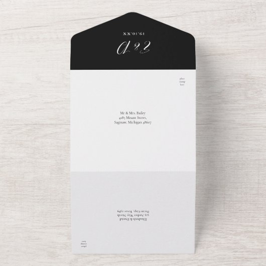 Zwart-wit Elegant Script Monogram Weddenschap All In One Uitnodiging (Buitenkant)