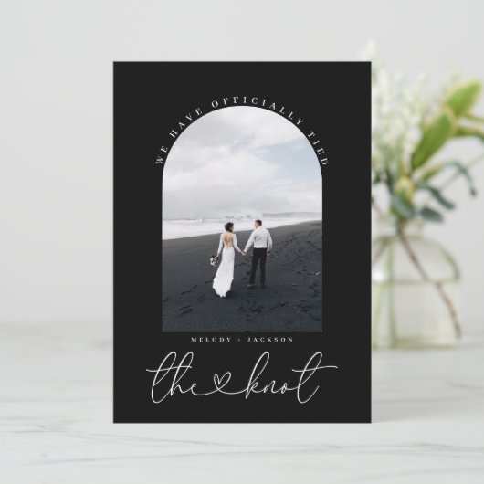 Zwart-Wit Elopement Fotoaankondiging Kaart (Staand voorkant)