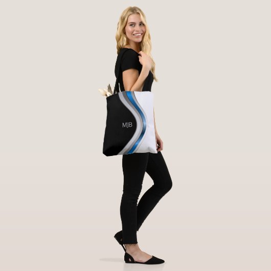 Zwart Wit en Blauw Moderne Curven met Monogram Tote Bag (Op model)