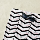 Zwart Wit en Blush Chevron Strandlaken (In situ)