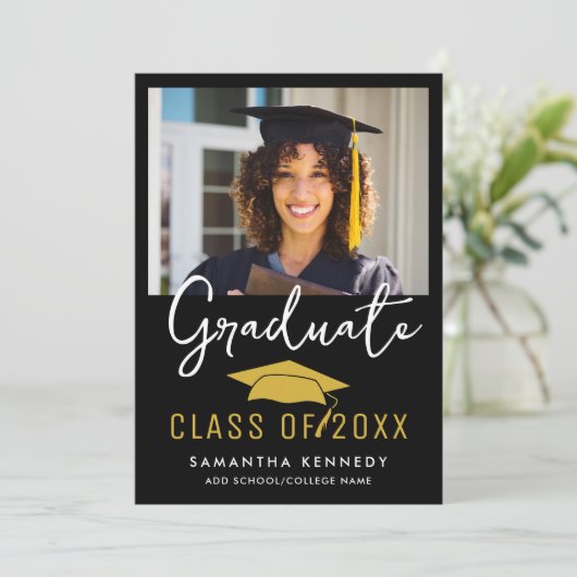 Zwart, Wit en Goud Klasse van 2025 Afstudeerder Fo Aankondiging (Staand voorkant)