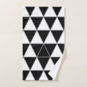 Zwart, wit en grijs geometrisch driehoekpatroon. bad handdoek (Handdoek)