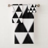 Zwart, wit en grijs geometrisch driehoekpatroon. bad handdoek (Insitu)