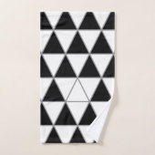 Zwart, wit en grijs geometrisch driehoekpatroon. bad handdoek (Handdoek)