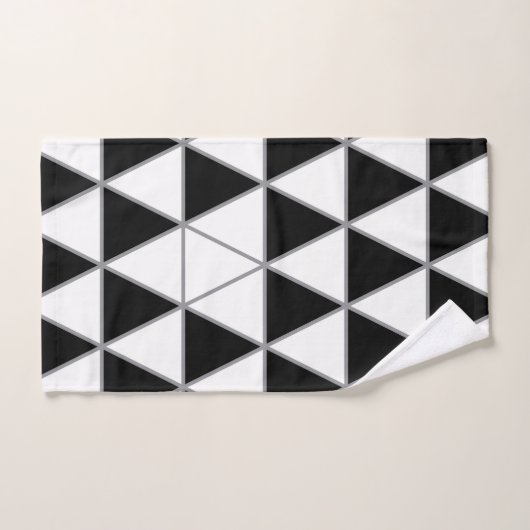 Zwart, wit en grijs geometrisch driehoekpatroon. bad handdoek (Handdoek)