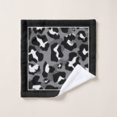 Zwart, wit en grijs luipaardprint en monogram bad handdoek (Wasdoekje)