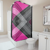 Zwart-wit en grijs verweven strepen op een douchegordijn (In situ)