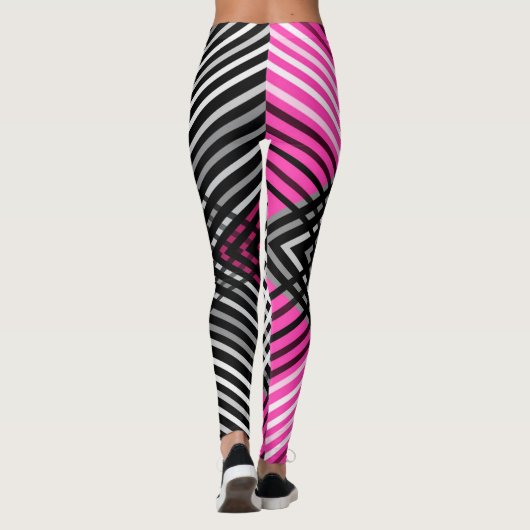 Zwart-wit en grijs verweven strepen op een leggings (Achterkant)