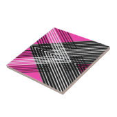 Zwart-wit en grijs verweven strepen op een tegeltje (Zijkant)