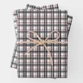 Zwart wit en rood geplakt papierpakket inpakpapier vel (In situ)