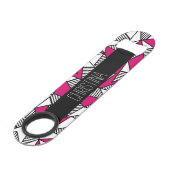 Zwart wit en roze gestreept driehoeksmonogram speed flessenopener (Voorkant Gekanteld)
