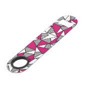 Zwart wit en roze gestreept driehoeksmonogram speed flessenopener (Achterkant Gekanteld)