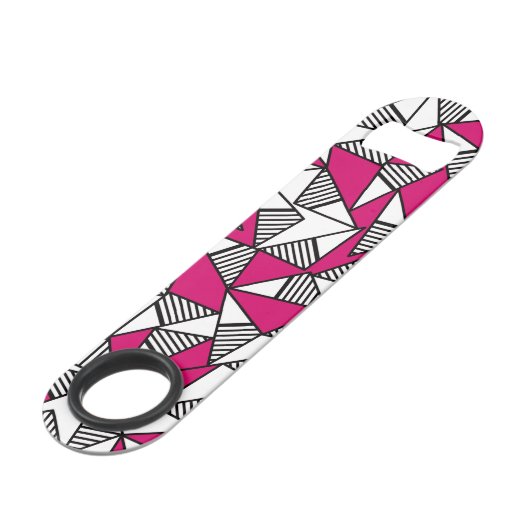 Zwart wit en roze gestreept driehoeksmonogram speed flessenopener (Achterkant Gekanteld)