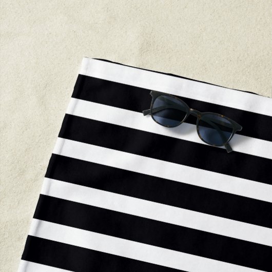 Zwart wit en roze strandlaken (In situ)