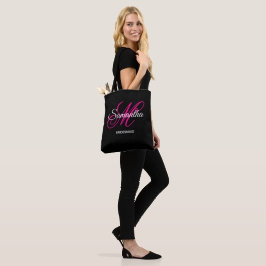 Zwart wit en warm roze Fancy Monogram Bridesmaid Tote Bag (Op model)