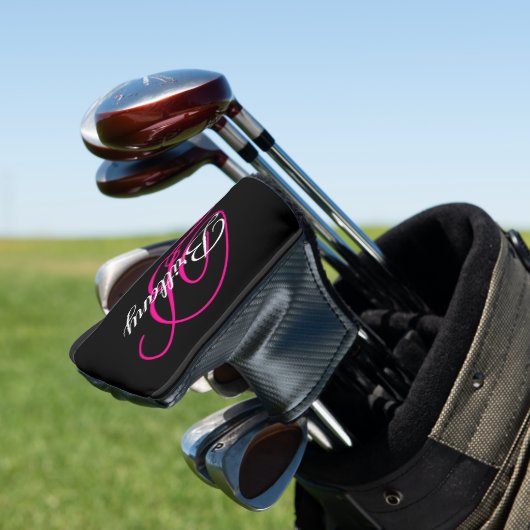 Zwart wit en warm roze Fancy Script-monogram Golfheadcover (Insitu)