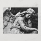 Zwart-wit engelenbeeld op een begraafplaats briefkaart (Voorkant)