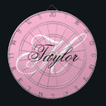 Zwart-wit Fancy Monogram Roze Dartbord<br><div class="desc">Pas het moderne handgeschreven script aan om je eigen girly cadeau voor haar te creëer. Voeg een monogram initiaal en naam aan creëer een voornaam initiaal combinatie met fancy klassieke stijl kalligrafie. U kunt de roze,  zwarte en witte kleuren in dit ontwerp aanpassen.</div>