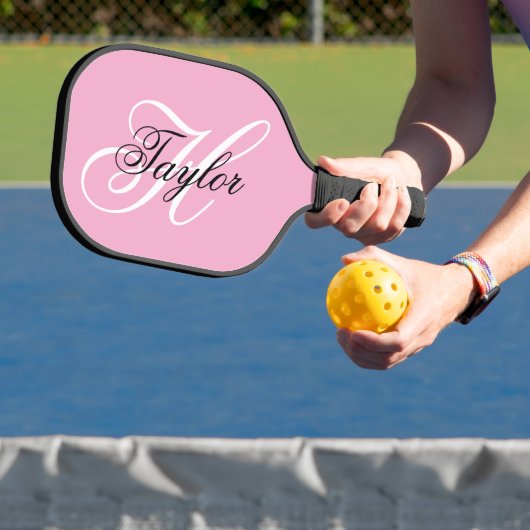 Zwart-wit Fancy Monogram Roze Pickleball Paddle (Insitu)