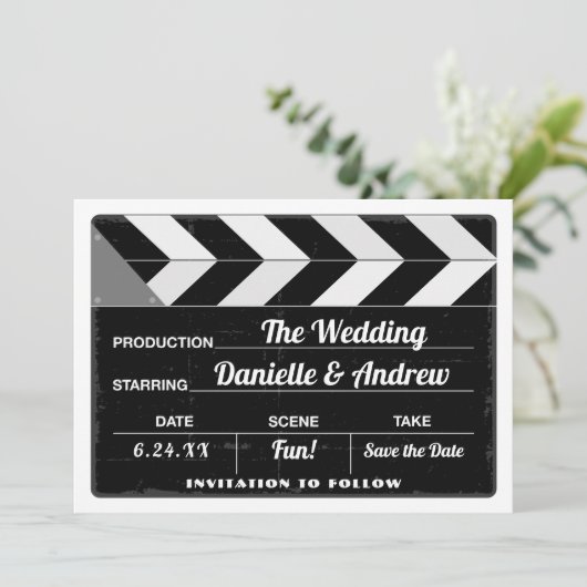 Zwart-wit Film Clap Board Bruiloft Save The Date (Staand voorkant)