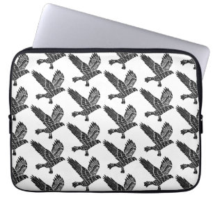 Zwart-wit Flying Raven Lino Cut Laptop Sleeve