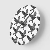 Zwart-wit Flying Raven Lino Cut Ronde Klok (Hoek)