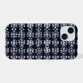 Zwart-wit folk patroon iPhone 15 case (Achterkant horizontaal)