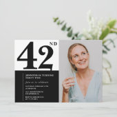 Zwart Wit Foto 42e Verjaardag Uitnodigingen (Staand voorkant)