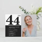 Zwart Wit Foto 44ste Verjaardag Uitnodigingen (Staand voorkant)