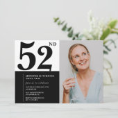 Zwart Wit Foto 52e Verjaardag Uitnodigingen (Staand voorkant)