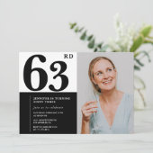 Zwart Wit Foto 63ste Verjaardag Uitnodigingen (Staand voorkant)