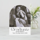 Zwart-wit foto afstuderen Arch aankondiging (Staand voorkant)