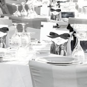 Zwart-wit foto dank u witte bruiloft bedankdoosjes