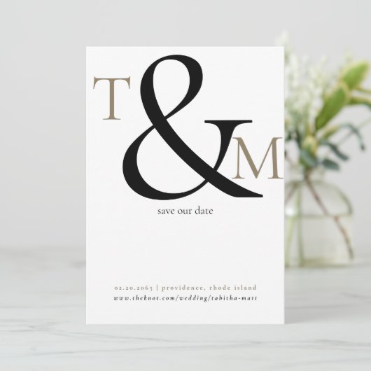 Zwart & Wit Foto Initialen Moderne bruiloft Save The Date (Staand voorkant)